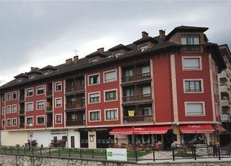 Pension Paseo Real Onís Exterior foto