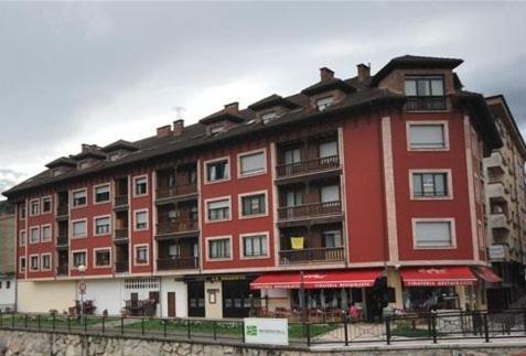 Pension Paseo Real Onís Exterior foto